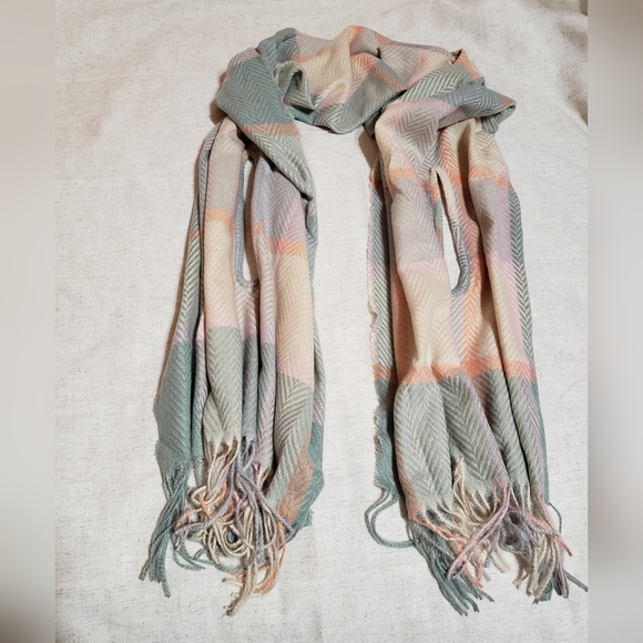 Woman's Scarf Blanket Plaid Shawl Wrap With Arm Holes - Picture 3 of 3